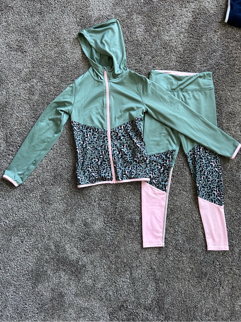 H&M Girls Green and Pink Leopard Hooded Jacket & Leggings Set Size 8/10